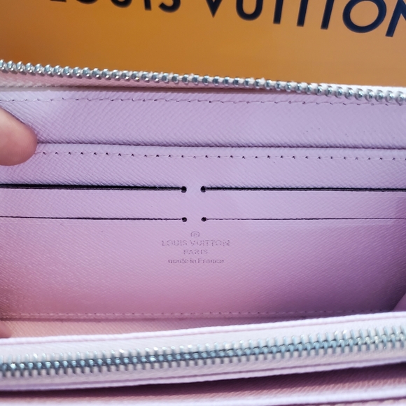 (SOLD) Louis Vuitton Escale Zippy Wallet - Picture 4 of 6